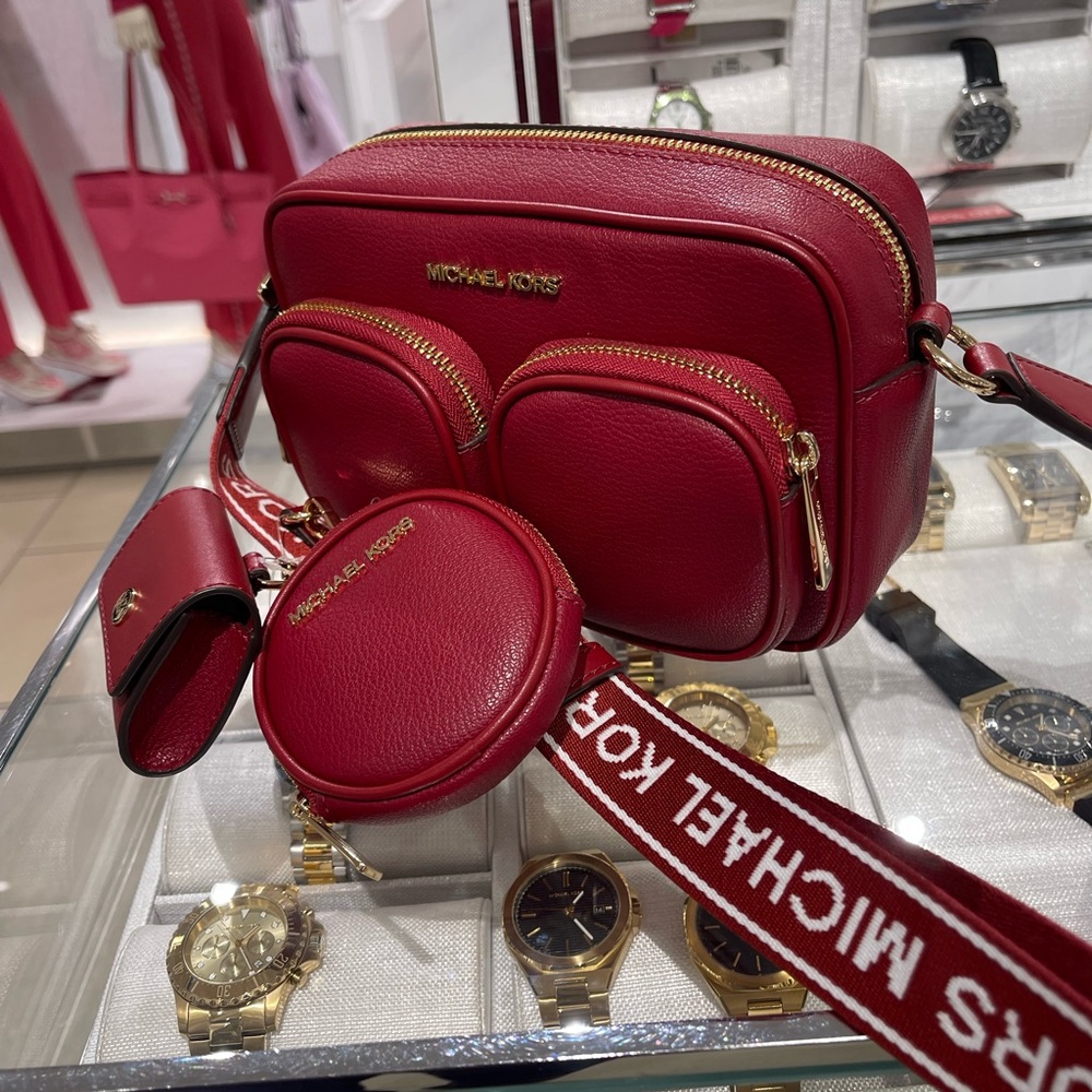 Michael Kors Jet Set Md Leather Crossbody Bag Case for Apple Airpods Pro®
Cherry - Picture 14 of 16